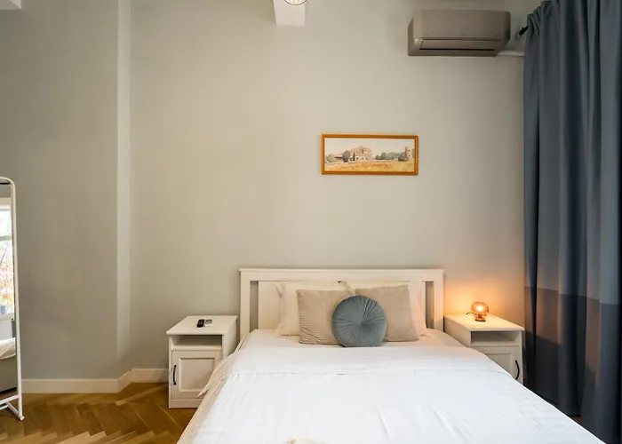 Chic Near Bucharest's Landmarks Бухарест