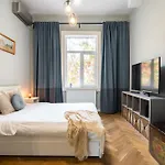 Chic Near Bucharest's Landmarks Bukarest