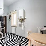 Chic Near Bucharest's Landmarks Bukarest