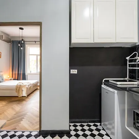Chic Near Bucharest's Landmarks Apartman *