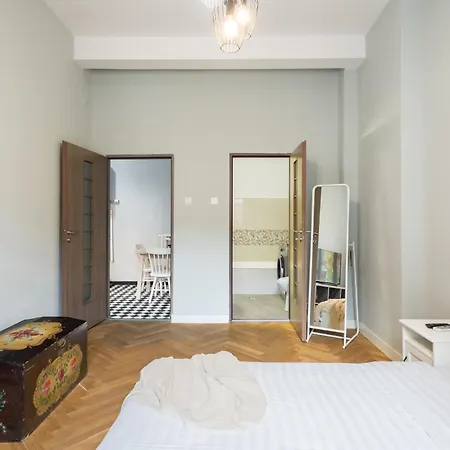 Chic Near Bucharest's Landmarks *