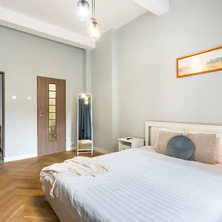 Chic Near Bucharest's Landmarks 布加勒斯特