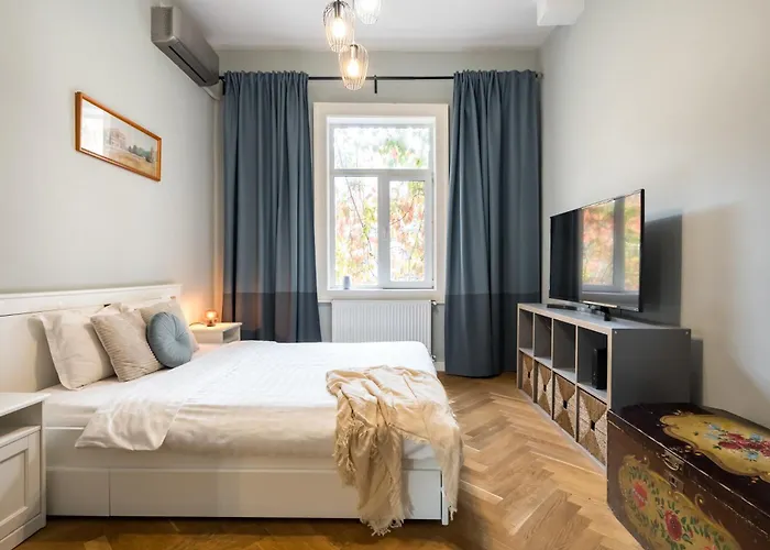 Chic Near Bucharest's Landmarks Bukareszt
